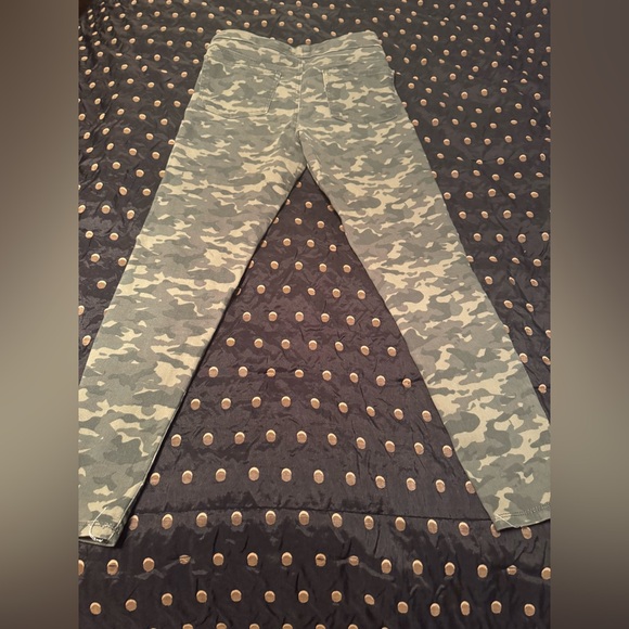 SO Camouflage Jeans in Earthy Tones - Picture 2 of 4